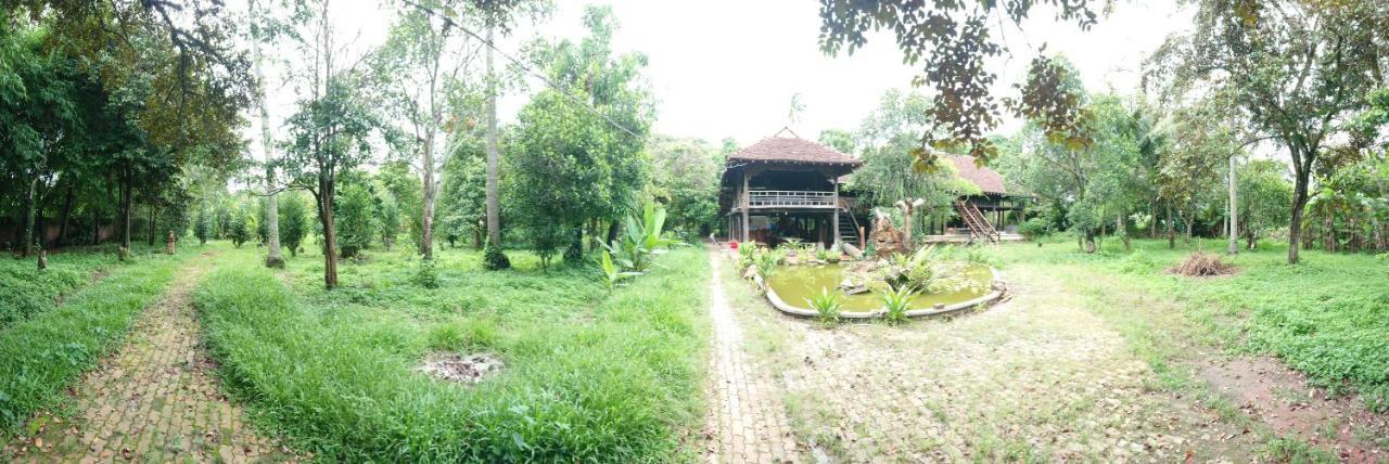 Vuonthuguesthousegarden Kon Tum Eksteriør billede